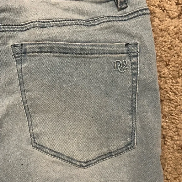 Never Been Worn-DG2 by Diane Gilman Light Blue Embroidered Jeans - Picture 8 of 9